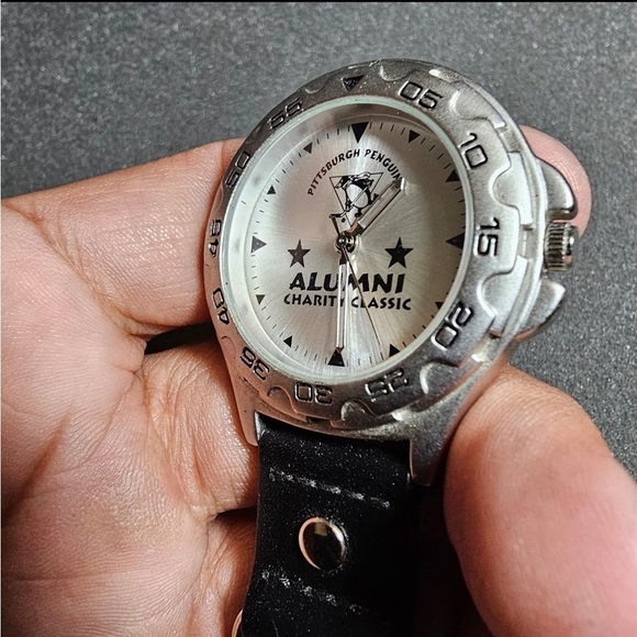 Sweda pittsburgh penguins Clip on quartz watch silver tone - Picture 3 of 8